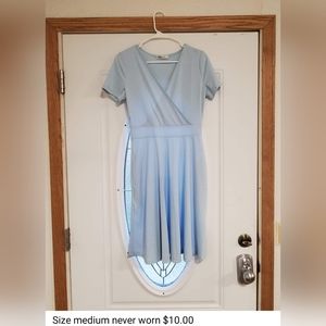 Light blue‎ dress